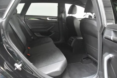 Car image 28