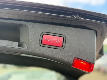 Car image 40
