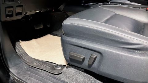Car image 26