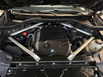 Car image 32