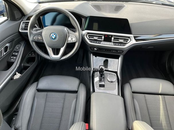 BMW 330e Touring Sport Line 215 kW image number 7