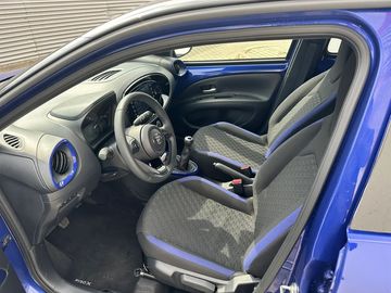 Car image 14