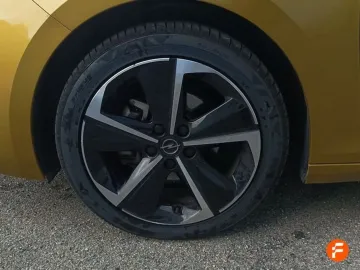 Car image 30
