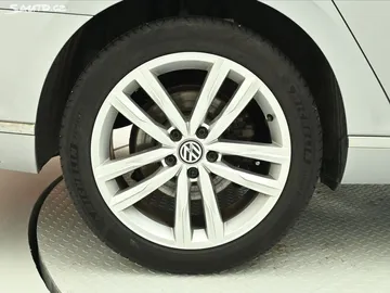 Car image 32