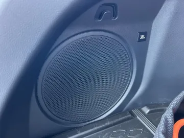 Car image 35
