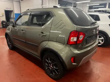 Car image 4