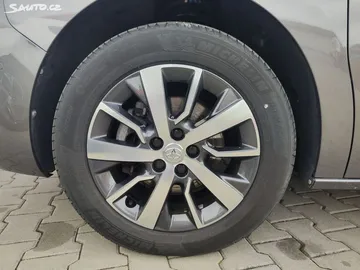 Car image 35