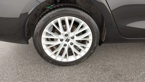 Car image 27