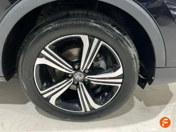 Car image 32