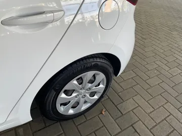Car image 29