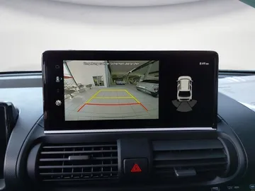 Car image 18