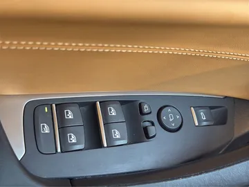 Car image 35