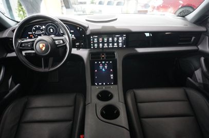 Car image 27