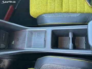 Car image 30