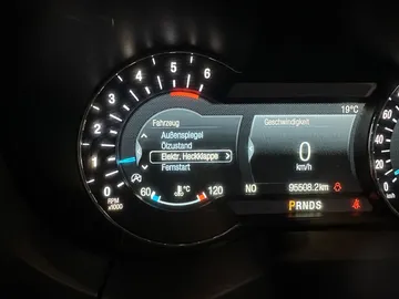 Car image 34