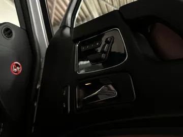 Car image 34