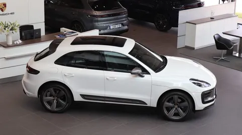 Car image 2