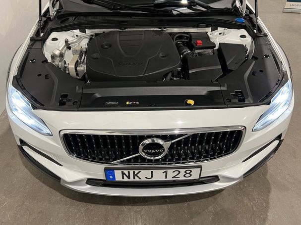 Volvo V90 Cross Country D4 AWD 140 kW image number 10