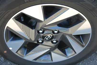 Car image 26
