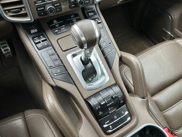 Car image 26