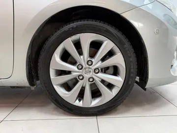 Car image 17