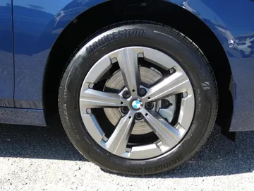 Car image 32