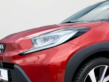 Car image 14