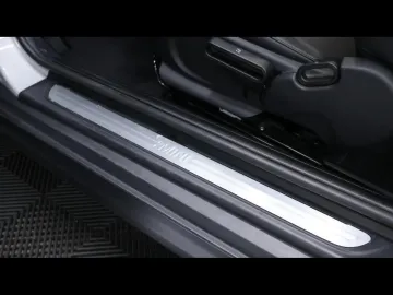 Car image 34