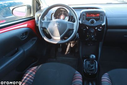 Car image 11