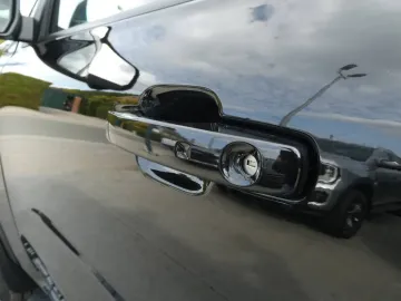Car image 33