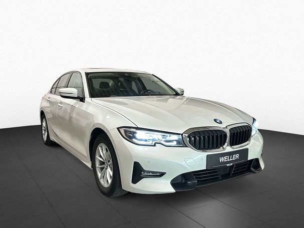 BMW 320i Sport Line 135 kW image number 2