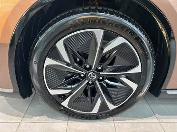 Car image 28
