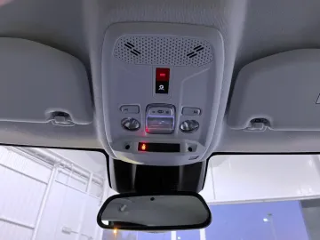 Car image 32