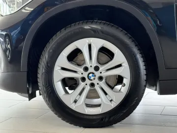 Car image 32