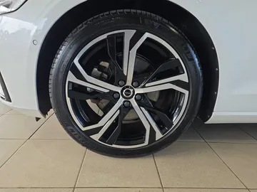 Car image 33