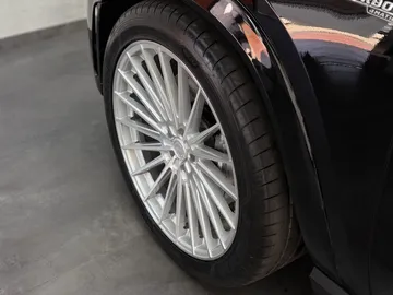 Car image 40