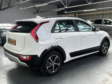Car image 27