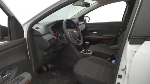 Car image 20