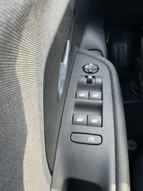 Car image 32