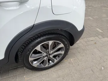 Car image 29