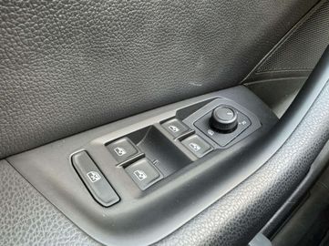 Car image 35