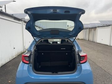 Car image 12