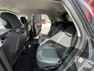 Car image 34