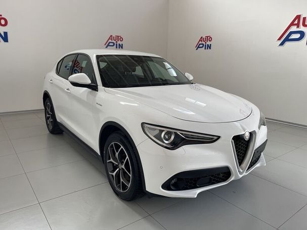 Alfa Romeo Stelvio 2.2 Diesel AT8 118 kW image number 2