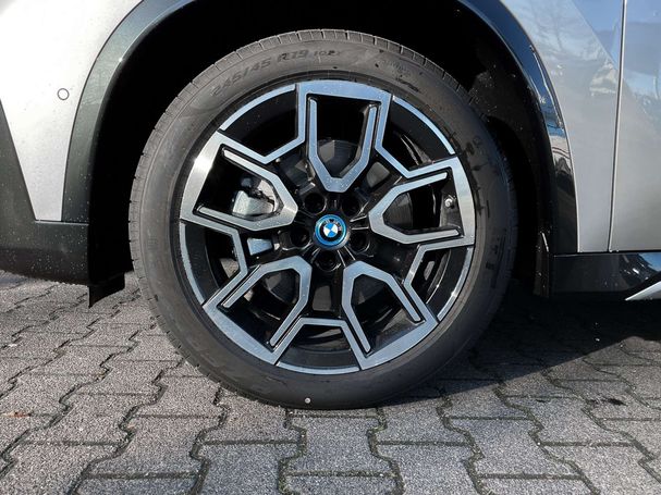 BMW iX1 xDrive30 230 kW image number 3