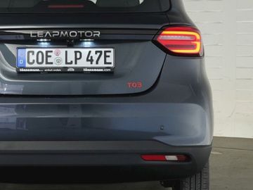 Car image 30
