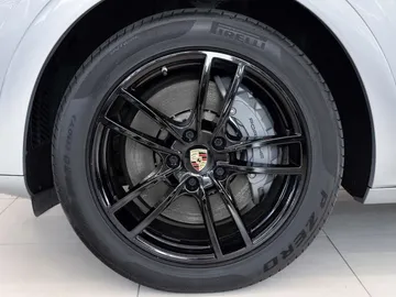 Car image 24