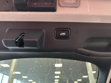 Car image 34