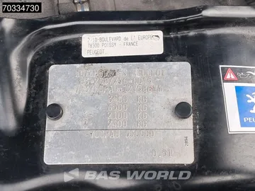 Car image 37