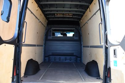 Car image 36
